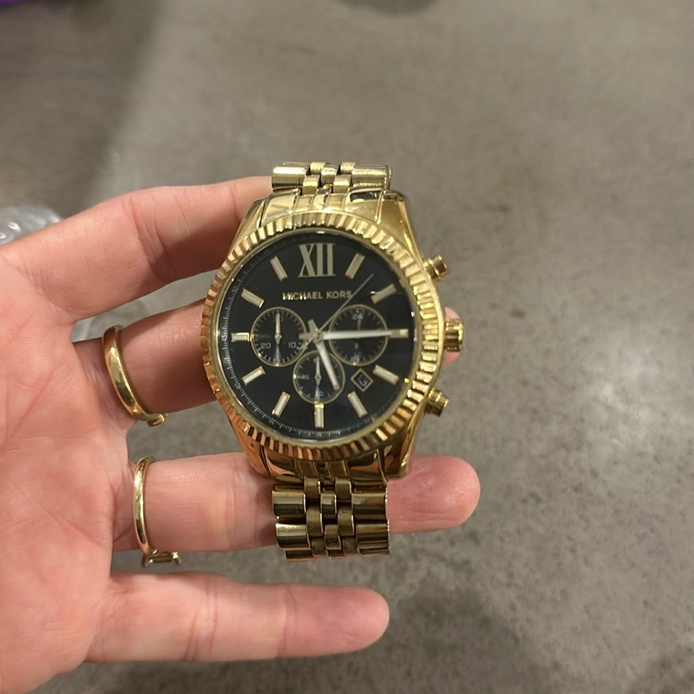 Large face, Michael Kors, needs battery, has extra links, gold and black